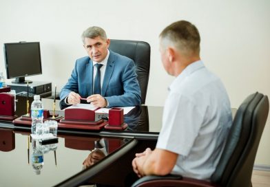 Вопросы озвучены. Варианты решений рассматриваются. Олег Николаев провел личный прием граждан