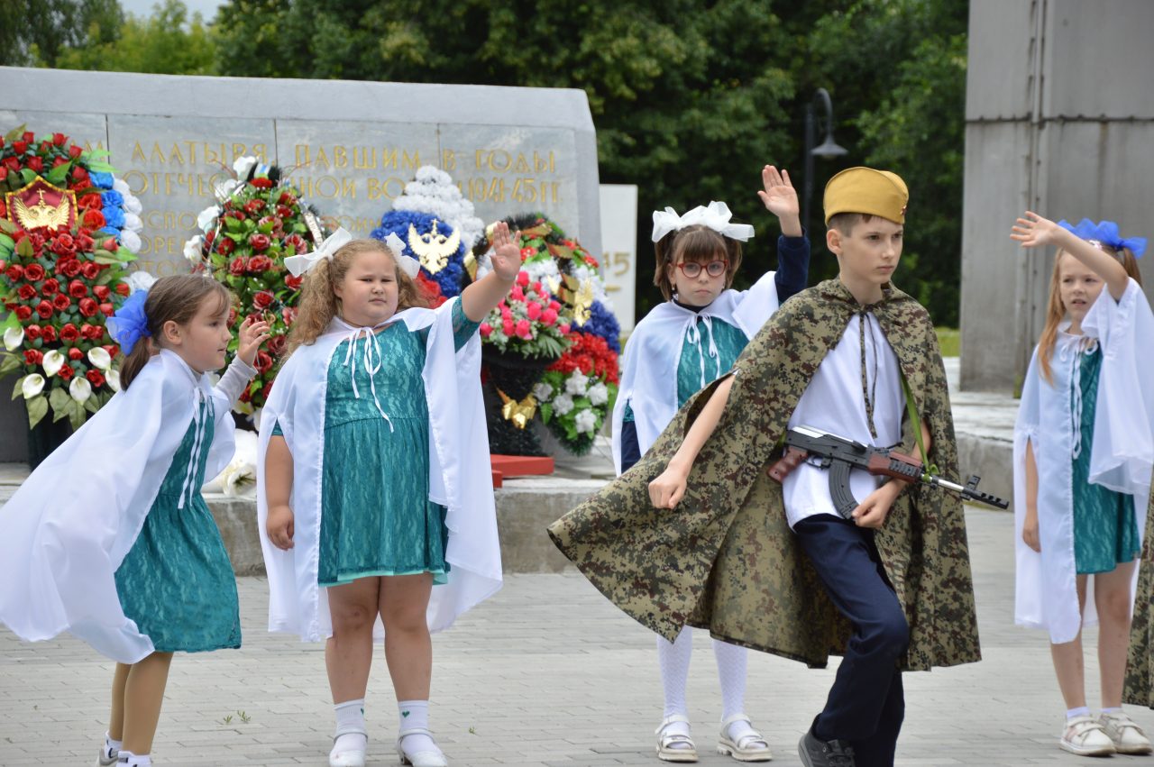 В Алатыре впервые прошла акция "Свеча памяти" для дошколят и ребят с ОВЗ 10