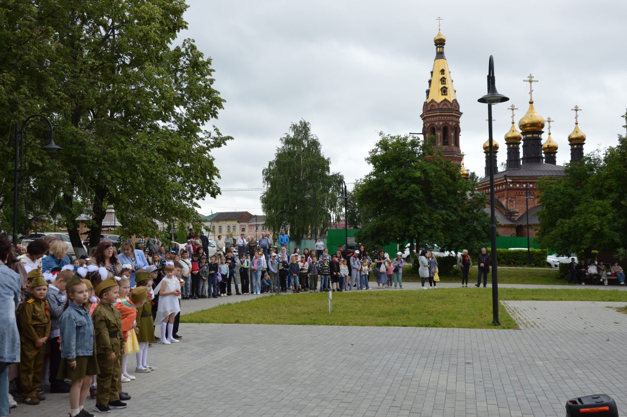 В Алатыре впервые прошла акция "Свеча памяти" для дошколят и ребят с ОВЗ 27