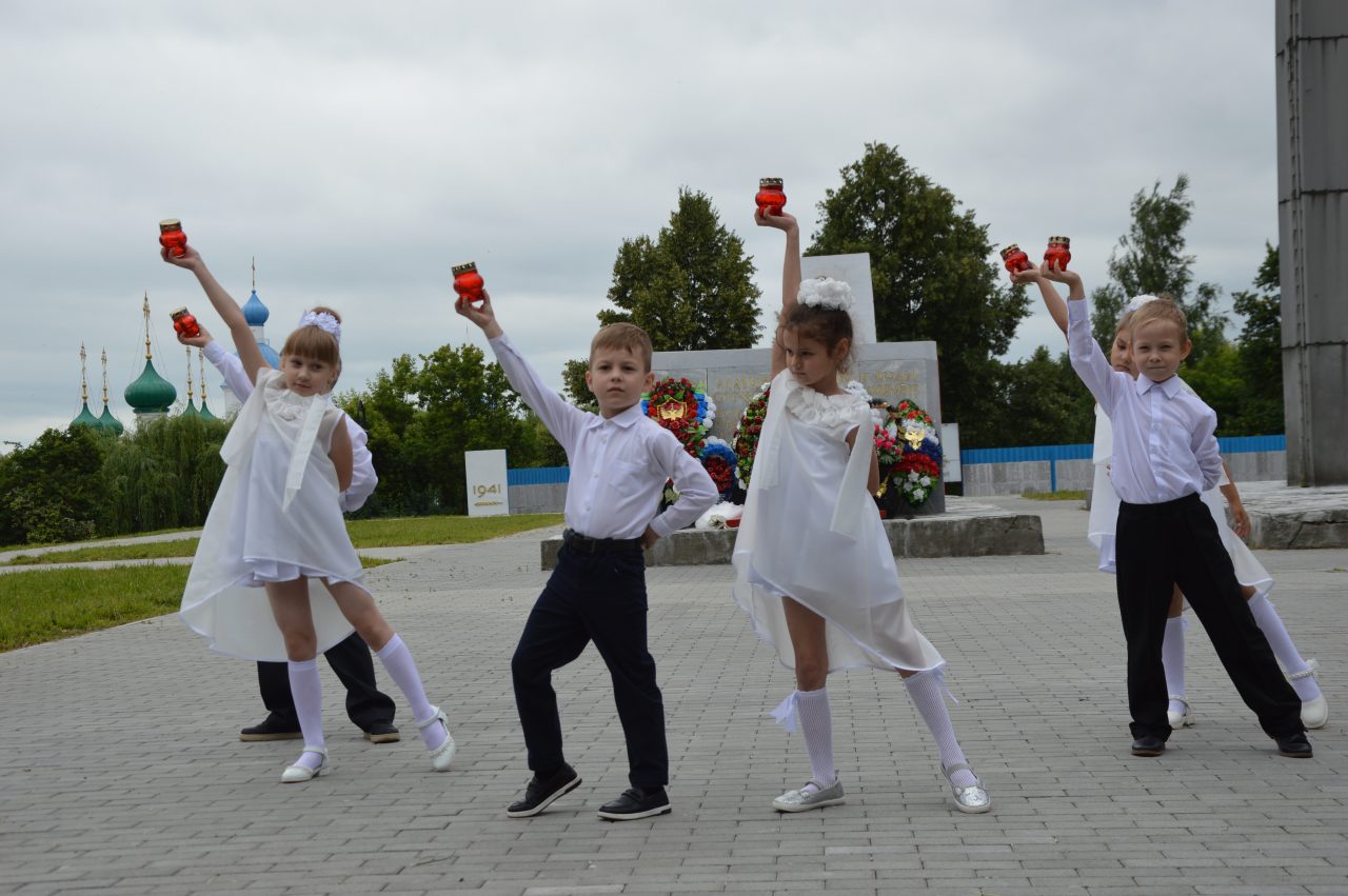 В Алатыре впервые прошла акция "Свеча памяти" для дошколят и ребят с ОВЗ 31