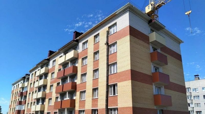 В Чувашии 11 семьям вручили ключи от квартир по новой программе переселения из аварийного жилья