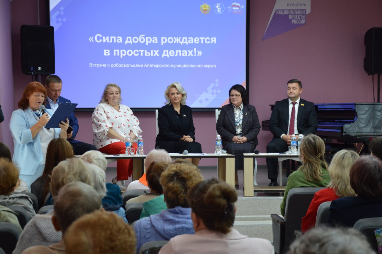 Алла Салаева - алатырским волонтерам: "Сохраним историю для будущих поколений!" 12