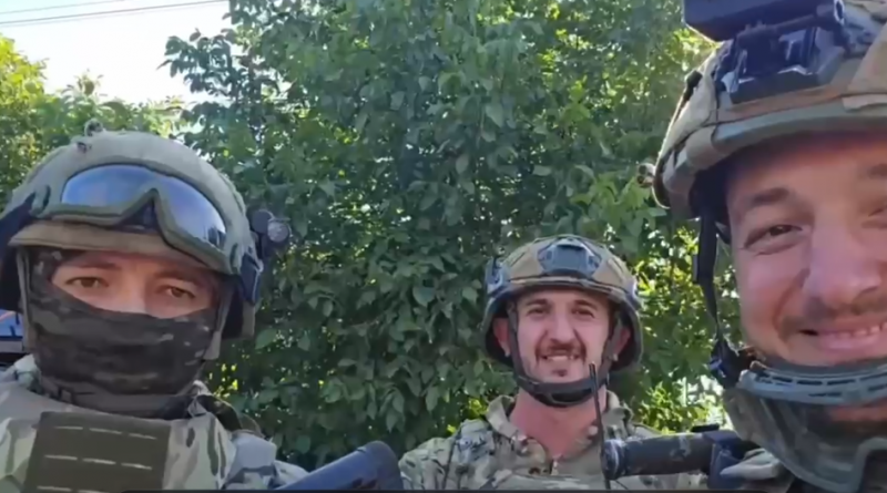 Бойцы СВО вместе с командиром Юрием Богдановым поздравили чебоксарцев с Днем города