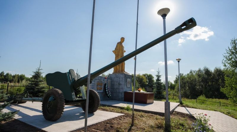 В деревне Ураево-Магазь Чебоксарского округа установили новый экспонат мемориального комплекса «Память» -  85-миллиметровую дивизионную пушку Д-44