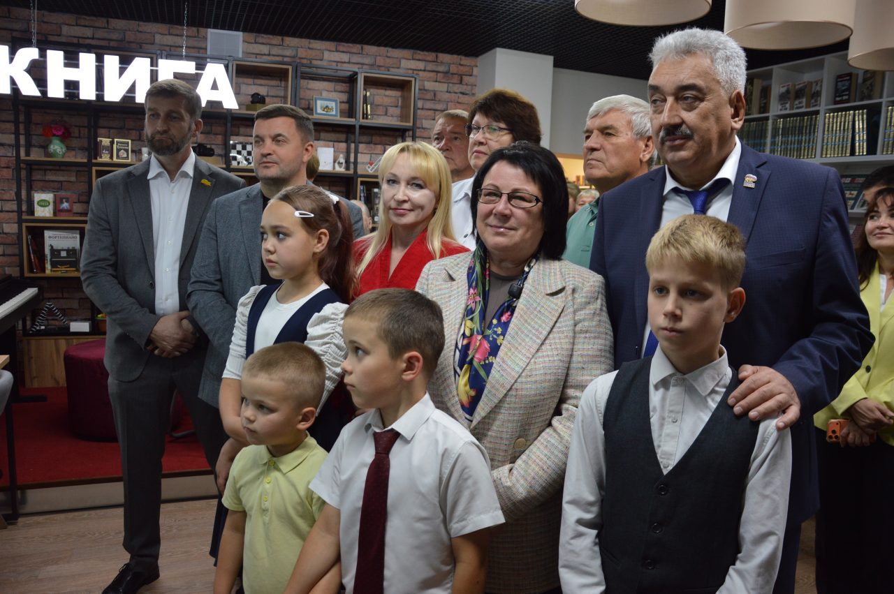 Библиотека на ул.Комарова в Алатыре теперь официально носит название «На Бугре» 15