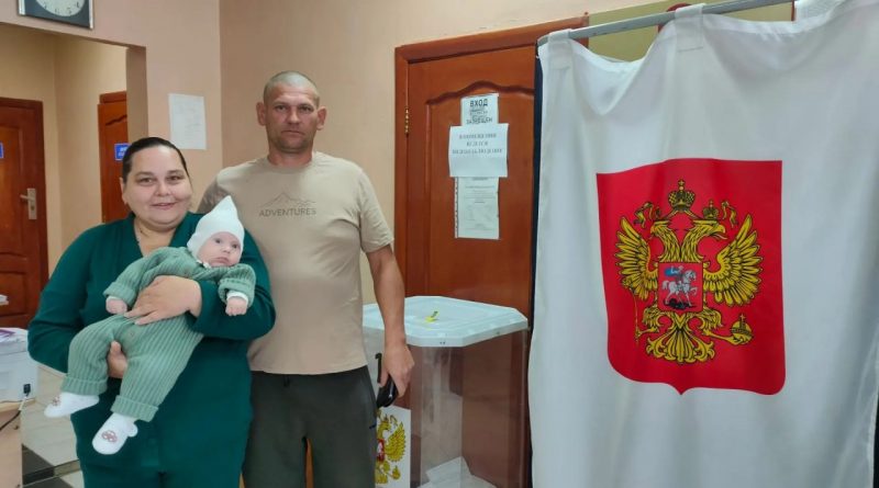Многодетная семья из Алатыря на выборы пришла с младенцем