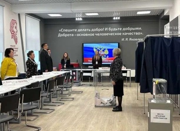 Избирательные участки начали работу во второй день выборов