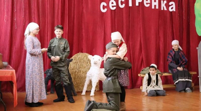 В Алатырском округе определили лучший школьный театр 1