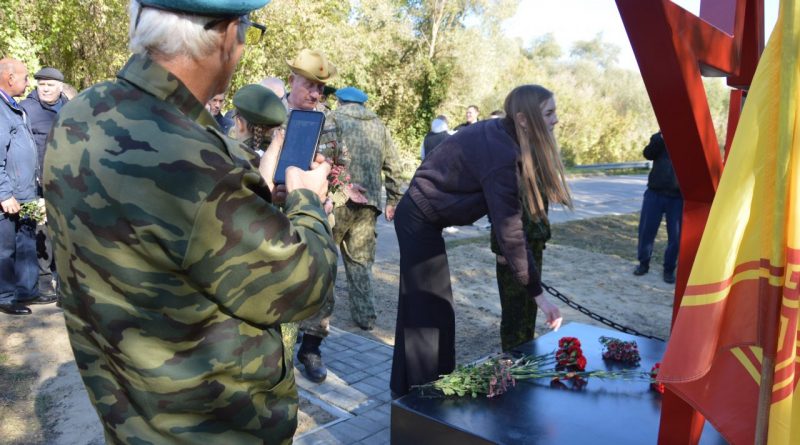 В Алатыре увековечили память о погибшем милиционере Черновик 4892